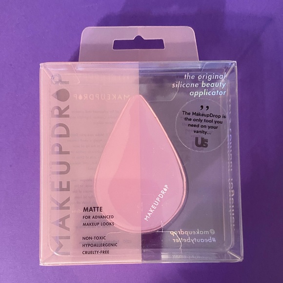 Makeup drop matte sponge makeup applicator. Brand new in box. - Picture 1 of 3